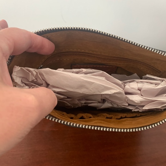 Patricia Nash Tooled Turquoise Cassini Wristlet--New in Box - Picture 8 of 12